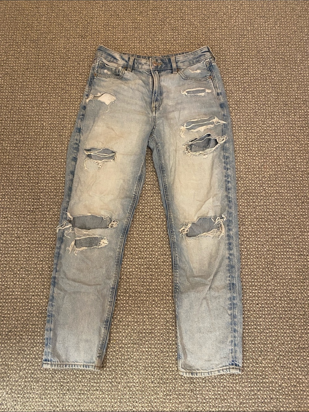 Light Wash Distressed Ripped Jeans